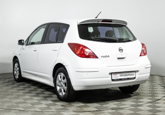 Подержанный автомобиль Nissan Tiida Hatchback 2013 года (7 фото)