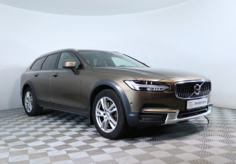 Подержанный автомобиль Volvo V90 Cross Country 2017 года (3 фото)