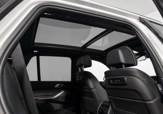 Подержанный автомобиль BMW X5 2021 года (18 фото)