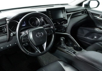 Подержанный автомобиль Toyota Camry Sedan 2022 года (11 фото)