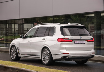 Подержанный автомобиль BMW X7 2020 года (8 фото)