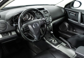 Подержанный автомобиль Mazda 6 Liftback 2010 года (11 фото)