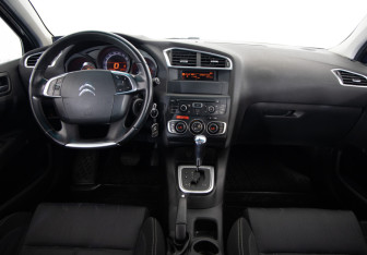 Подержанный автомобиль Citroen C4 Hatchback 2011 года (9 фото)