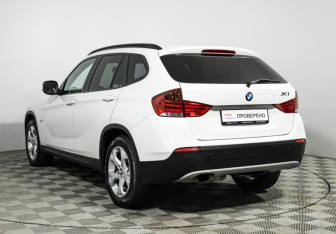 Подержанный автомобиль BMW X1 2011 года (7 фото)
