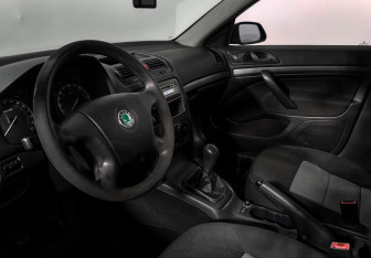 Подержанный автомобиль Skoda Octavia Liftback 2008 года (9 фото)