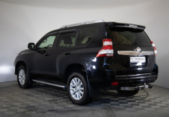 Подержанный автомобиль Toyota Land Cruiser Prado 2013 года (7 фото)