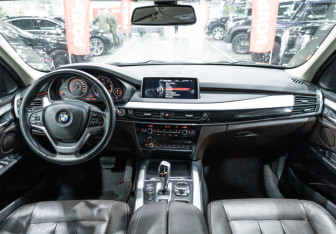 Подержанный автомобиль BMW X5 2015 года (19 фото)