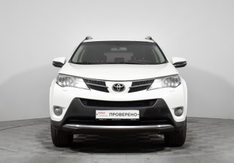 Подержанный автомобиль Toyota RAV4 2015 года (2 фото)