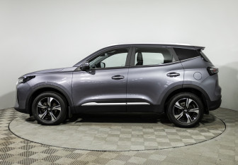 Подержанный автомобиль Chery Tiggo 4 2025 года (8 фото)