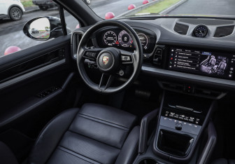 Подержанный автомобиль Porsche Cayenne 2023 года (11 фото)