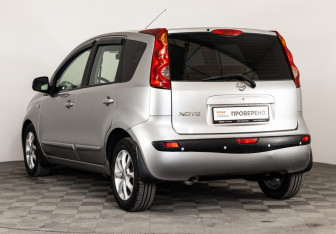 Подержанный автомобиль Nissan Note 2006 года (7 фото)