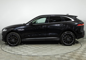 Подержанный автомобиль Jaguar F-Pace 2019 года (8 фото)