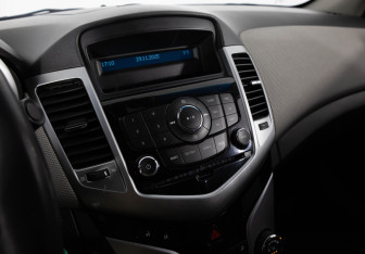 Подержанный автомобиль Chevrolet Cruze Sedan 2010 года (13 фото)