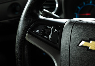 Подержанный автомобиль Chevrolet Orlando 2014 года (16 фото)