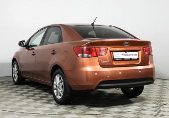 Подержанный автомобиль Kia Cerato Sedan 2011 года (7 фото)