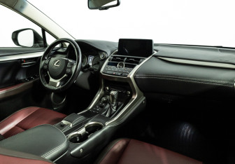 Подержанный автомобиль Lexus NX 2018 года (9 фото)
