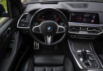 Подержанный автомобиль BMW X5 2019 года (13 фото)