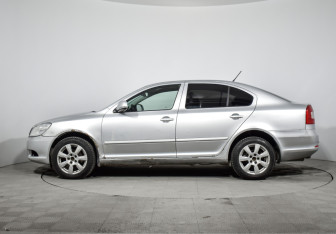 Подержанный автомобиль Skoda Octavia Liftback 2011 года (8 фото)