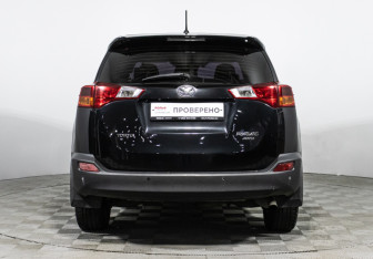 Подержанный автомобиль Toyota RAV4 2013 года (6 фото)