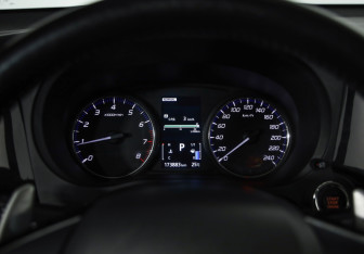 Подержанный автомобиль Mitsubishi Outlander 2016 года (12 фото)