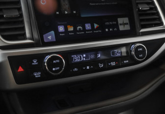 Подержанный автомобиль Toyota Highlander 2018 года (16 фото)
