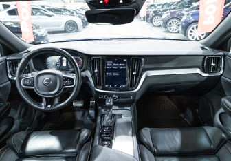 Подержанный автомобиль Volvo S60 2019 года (16 фото)