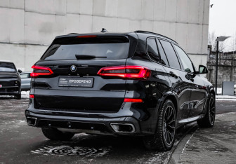 Подержанный автомобиль BMW X5 2019 года (7 фото)