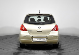 Подержанный автомобиль Nissan Tiida Hatchback 2013 года (6 фото)