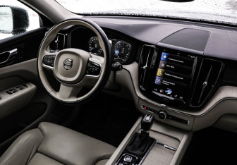 Подержанный автомобиль Volvo XC60 2021 года (16 фото)