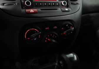 Подержанный автомобиль Kia Rio Sedan 2010 года (15 фото)