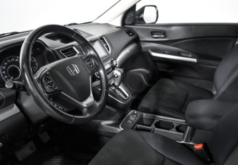Подержанный автомобиль Honda CR-V 2015 года (9 фото)