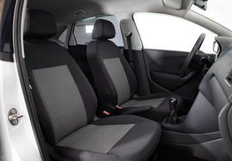 Подержанный автомобиль Volkswagen Polo Sedan 2014 года (13 фото)