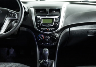 Подержанный автомобиль Hyundai Solaris Sedan 2012 года (14 фото)