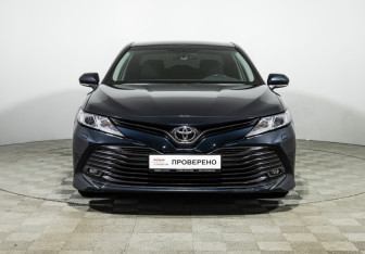 Подержанный автомобиль Toyota Camry Sedan 2019 года (2 фото)