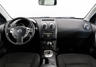 Подержанный автомобиль Nissan Qashqai 2009 года (10 фото)