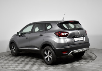 Подержанный автомобиль Renault Kaptur 2018 года (7 фото)