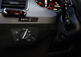 Подержанный автомобиль Audi Q7 2015 года (16 фото)