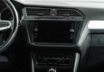 Подержанный автомобиль Volkswagen Tiguan 2021 года (14 фото)