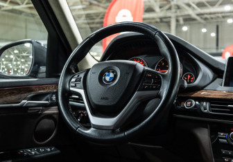Подержанный автомобиль BMW X5 2017 года (14 фото)
