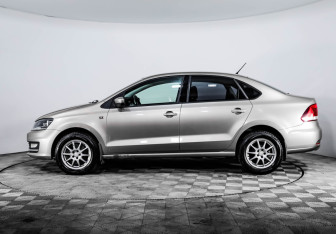 Подержанный автомобиль Volkswagen Polo Sedan 2016 года (8 фото)