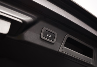 Подержанный автомобиль Land Rover Range Rover Velar 2018 года (30 фото)