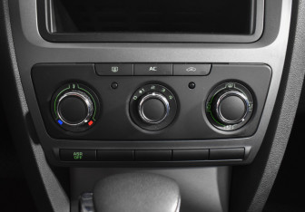 Подержанный автомобиль Skoda Octavia Liftback 2012 года (15 фото)