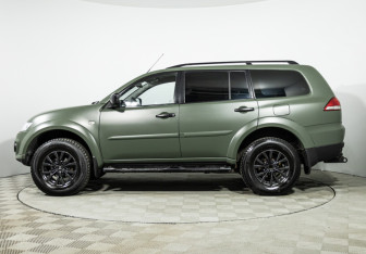 Подержанный автомобиль Mitsubishi Pajero Sport 2013 года (8 фото)