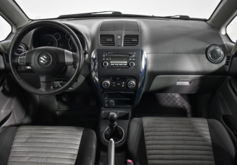 Подержанный автомобиль Suzuki SX4 Hatchback 2011 года (13 фото)