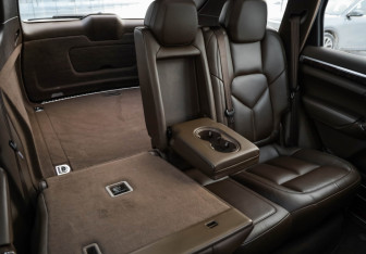 Подержанный автомобиль Porsche Cayenne 2015 года (36 фото)