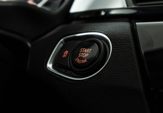 Подержанный автомобиль BMW X1 2015 года (18 фото)