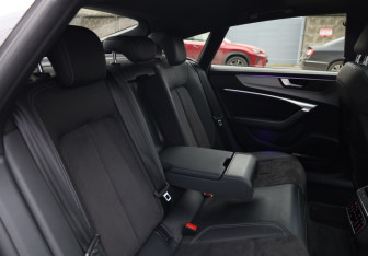 Подержанный автомобиль Audi A7 2018 года (13 фото)