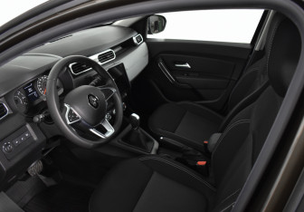 Подержанный автомобиль Renault Duster 2022 года (9 фото)