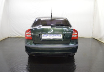 Подержанный автомобиль Skoda Octavia Liftback 2005 года (6 фото)