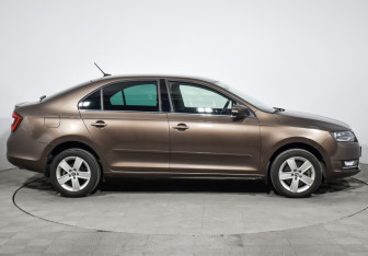Подержанный автомобиль Skoda Rapid Liftback 2017 года (4 фото)